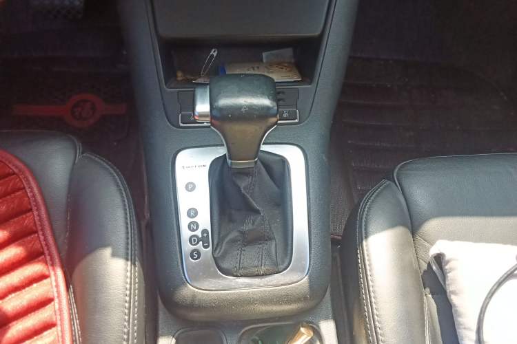 Used Volkswagen Tiguan 2010 1.8TSI Automatic All-Wheel-Drive Elite Edition Gear Lever