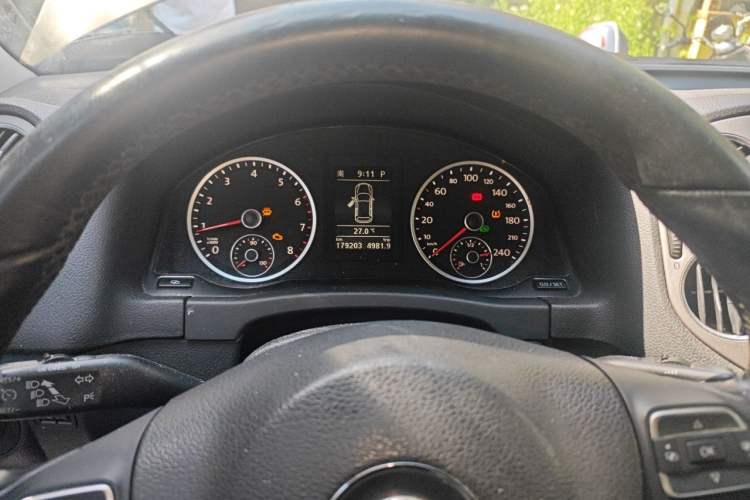 Used Volkswagen Tiguan 2010 1.8TSI Automatic All-Wheel-Drive Elite Edition Instrument Cluster