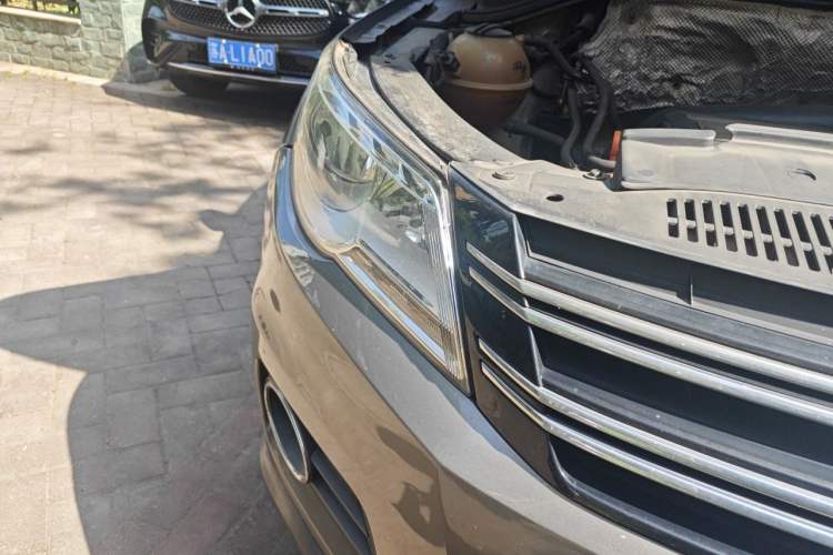 Used Volkswagen Tiguan 2010 1.8TSI Automatic All-Wheel-Drive Elite Edition Right Front Headlight