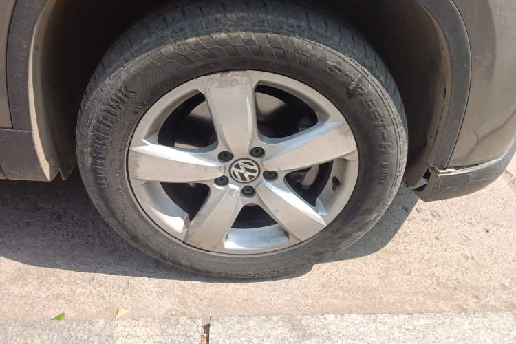 Used Volkswagen Tiguan 2010 1.8TSI Automatic All-Wheel-Drive Elite Edition Right Front Wheel Hub
