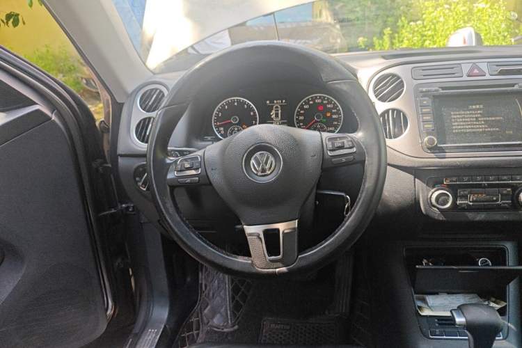 Used Volkswagen Tiguan 2010 1.8TSI Automatic All-Wheel-Drive Elite Edition Steering Wheel