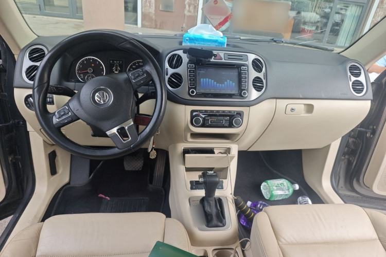 Used Volkswagen Tiguan 2010 1.8TSI Automatic All-Wheel-Drive Elite Edition Center Console