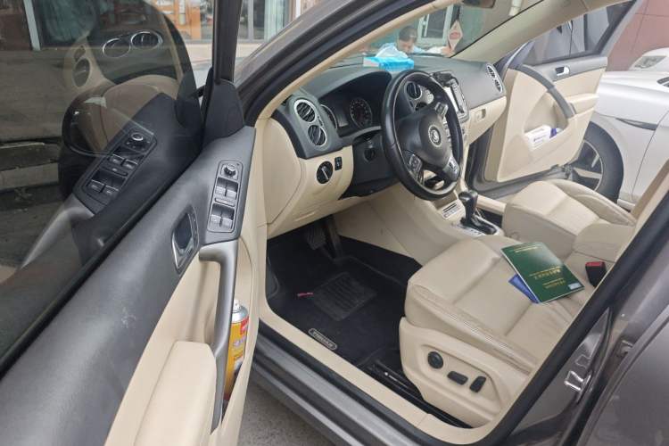 Used Volkswagen Tiguan 2010 1.8TSI Automatic All-Wheel-Drive Elite Edition Driver Seat