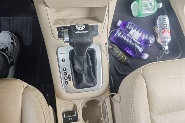 Used Volkswagen Tiguan 2010 1.8TSI Automatic All-Wheel-Drive Elite Edition Gear Lever