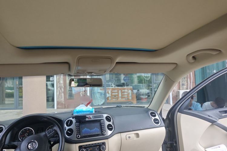 Used Volkswagen Tiguan 2010 1.8TSI Automatic All-Wheel-Drive Elite Edition Headliner