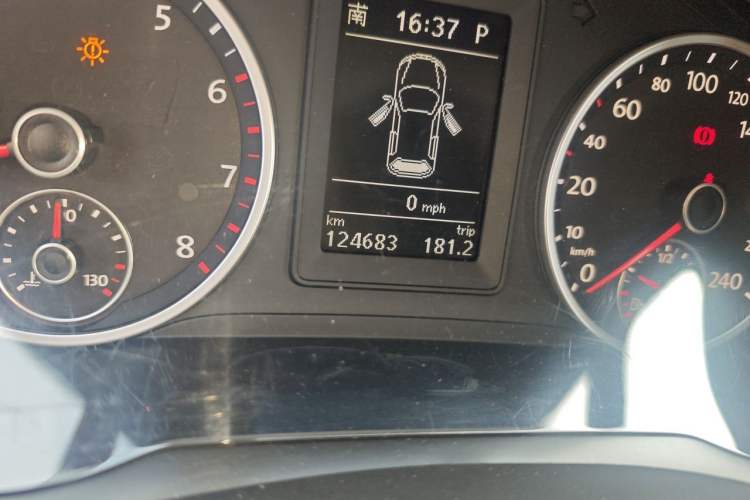 Used Volkswagen Tiguan 2010 1.8TSI Automatic All-Wheel-Drive Elite Edition Odometer Close Up