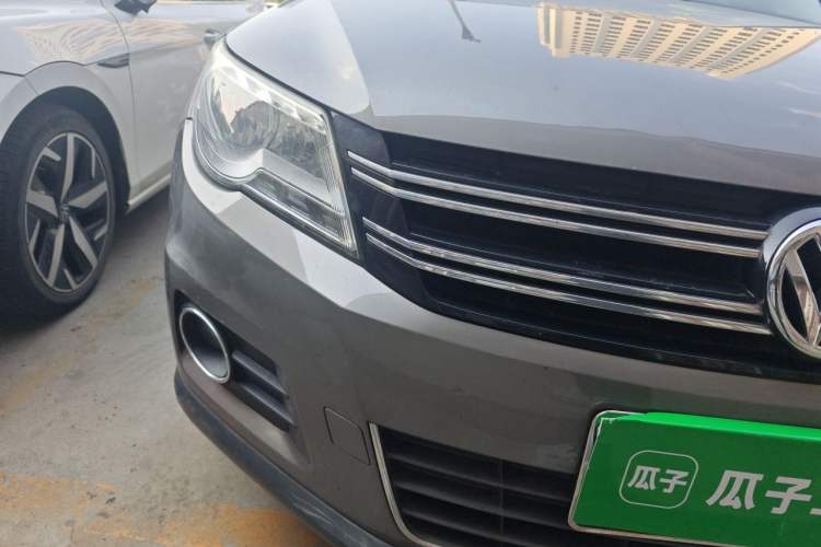 Used Volkswagen Tiguan 2010 1.8TSI Automatic All-Wheel-Drive Elite Edition Right Front Headlight