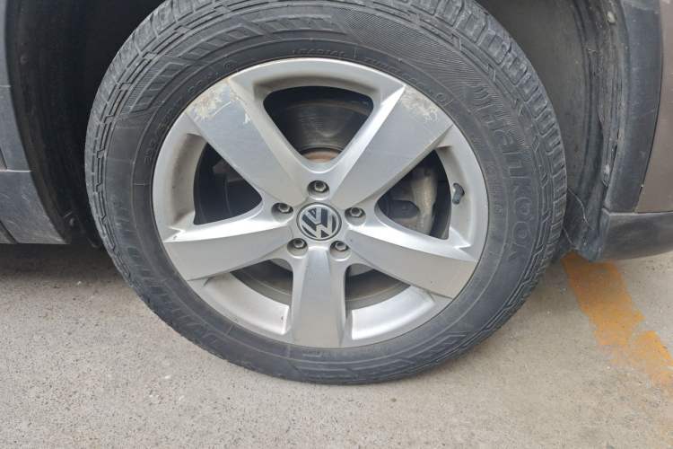 Used Volkswagen Tiguan 2010 1.8TSI Automatic All-Wheel-Drive Elite Edition Right Front Wheel Hub
