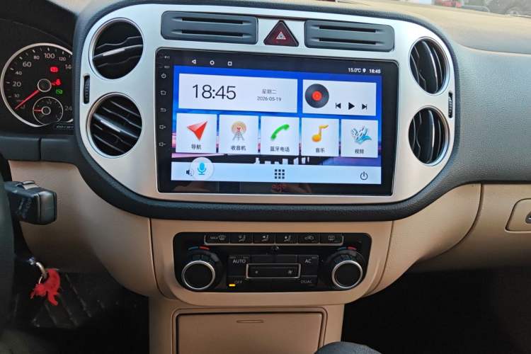 Used Volkswagen Tiguan 2010 1.8TSI Automatic Two-Wheel Drive Elite Edition Audio And AC Panel