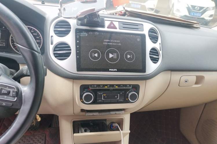 Used Volkswagen Tiguan 2010 1.8 TSI Automatic Two-Wheel Drive Trend Edition Audio And AC Panel