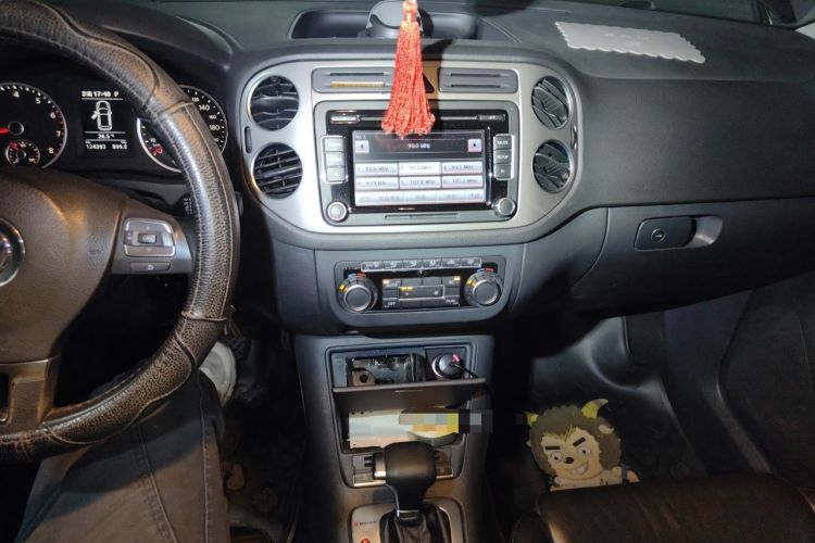 Used Volkswagen Tiguan 2010 1.8TSI Automatic All-Wheel-Drive Elite Edition Audio And AC Panel