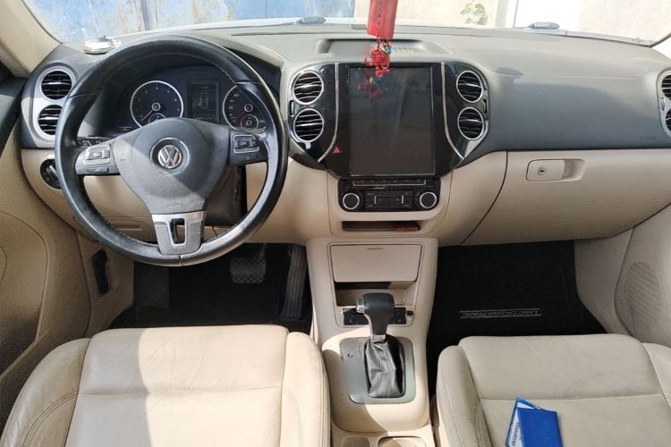 Used Volkswagen Tiguan 2010 1.8 TSI Automatic Two-Wheel Drive Urban Edition Center Console