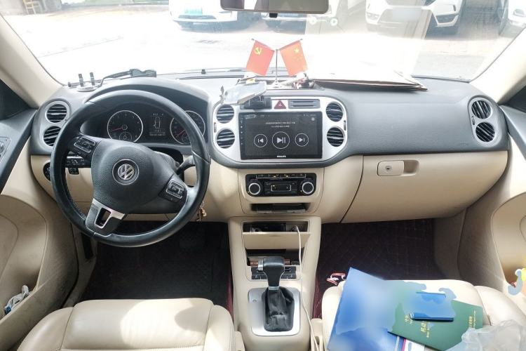 Used Volkswagen Tiguan 2010 1.8 TSI Automatic Two-Wheel Drive Trend Edition Center Console