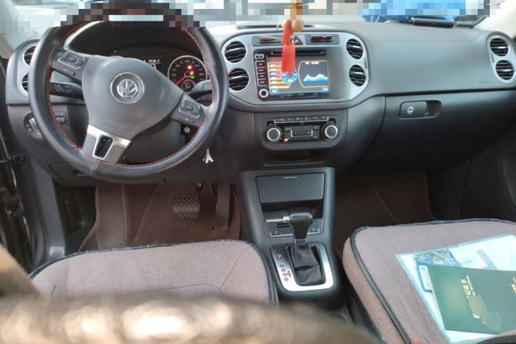 Used Volkswagen Tiguan 2010 1.8TSI Automatic All-Wheel-Drive Elite Edition Center Console