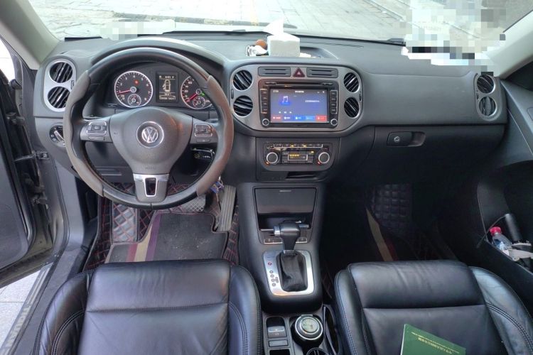 Used Volkswagen Tiguan 2010 2.0 TSI Automatic All-Wheel-Drive Elite Edition Center Console