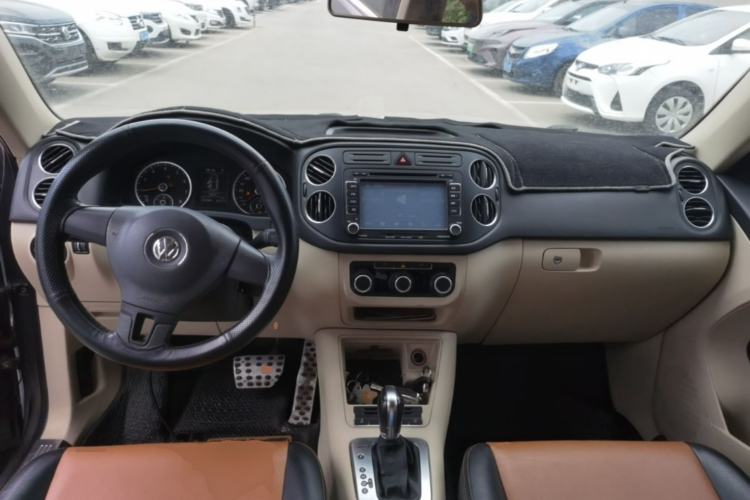 Used Volkswagen Tiguan 2010 1.8TSI Automatic Two-Wheel Drive Elite Edition Center Console