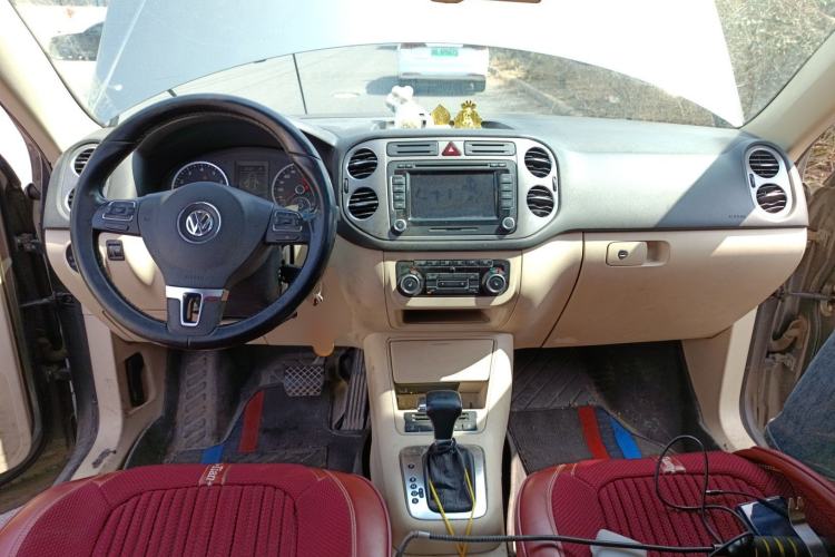 Used Volkswagen Tiguan 2010 2.0 TSI Automatic All-Wheel Drive Flagship Edition Center Console