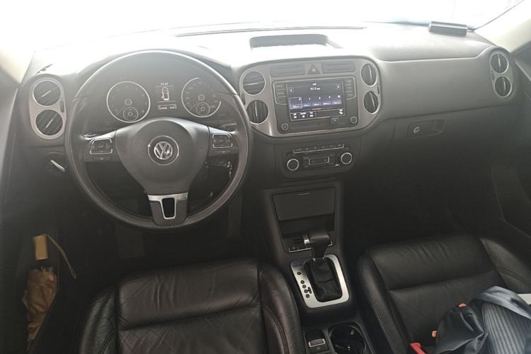 Used Volkswagen Tiguan 2010 1.8TSI Automatic All-Wheel-Drive Elite Edition Center Console