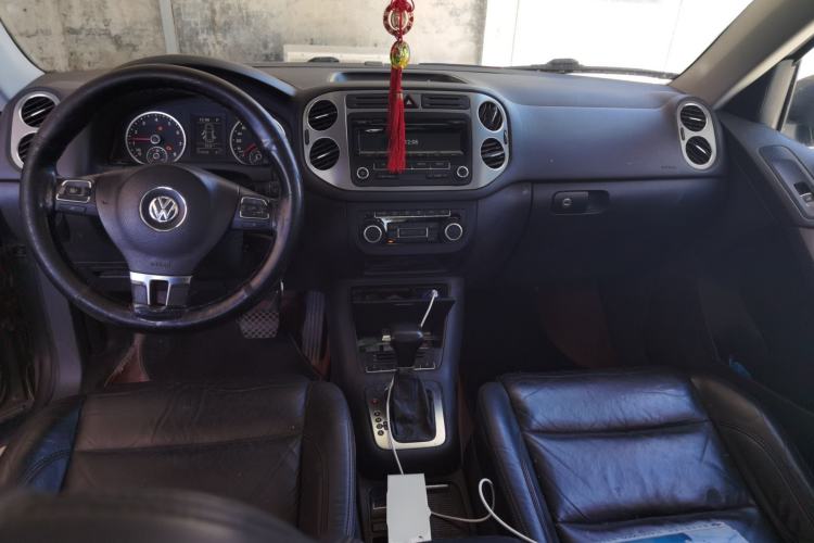 Used Volkswagen Tiguan 2010 1.8 TSI Automatic Two-Wheel Drive Trend Edition Center Console