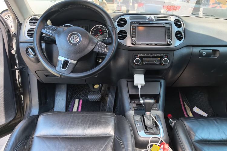 Used Volkswagen Tiguan 2010 1.8 TSI Automatic Two-Wheel Drive Urban Edition Center Console