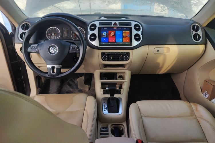 Used Volkswagen Tiguan 2010 2.0 TSI Automatic All-Wheel-Drive Elite Edition Center Console