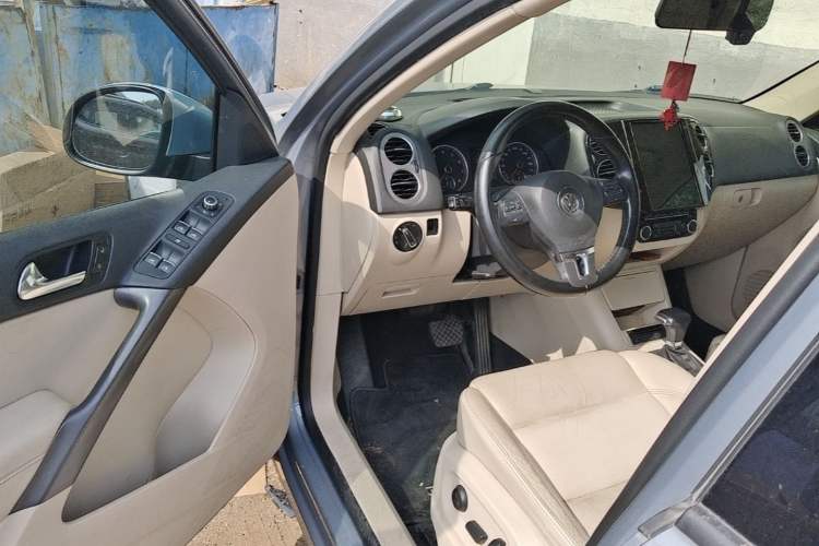 Used Volkswagen Tiguan 2010 1.8 TSI Automatic Two-Wheel Drive Urban Edition Driver Seat