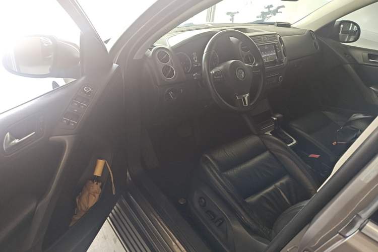 Used Volkswagen Tiguan 2010 1.8TSI Automatic All-Wheel-Drive Elite Edition Driver Seat