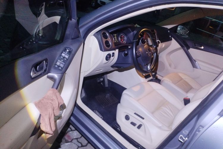 Used Volkswagen Tiguan 2010 1.8TSI Automatic All-Wheel-Drive Elite Edition Driver Seat