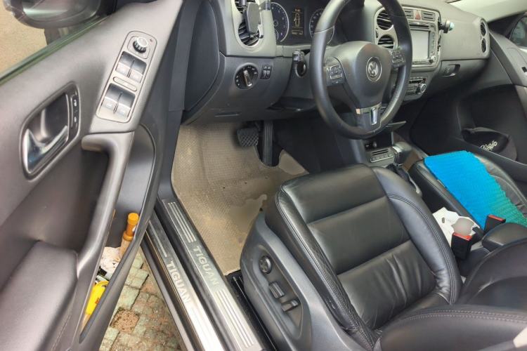 Used Volkswagen Tiguan 2010 1.8TSI Automatic All-Wheel-Drive Elite Edition Driver Seat