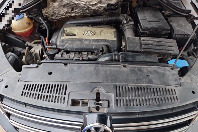 Used Volkswagen Tiguan 2010 2.0 TSI Automatic All-Wheel-Drive Elite Edition Engine Bay