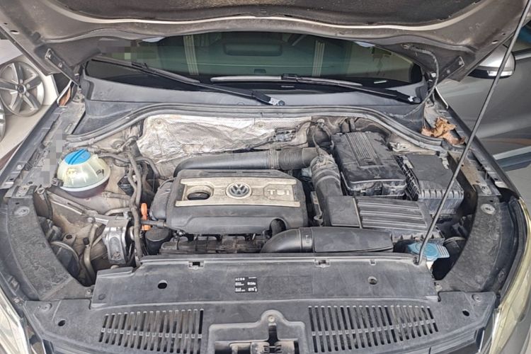 Used Volkswagen Tiguan 2010 1.8TSI Automatic All-Wheel-Drive Elite Edition Engine Bay