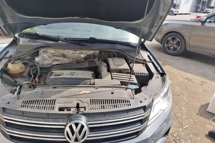 Used Volkswagen Tiguan 2010 1.8 TSI Automatic Two-Wheel Drive Urban Edition Engine Bay Left