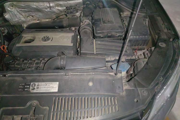 Used Volkswagen Tiguan 2010 2.0 TSI Automatic All-Wheel-Drive Elite Edition Engine Bay Left