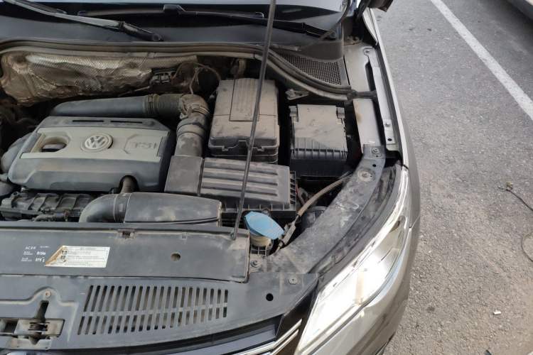 Used Volkswagen Tiguan 2010 1.8TSI Automatic All-Wheel-Drive Elite Edition Engine Bay Left