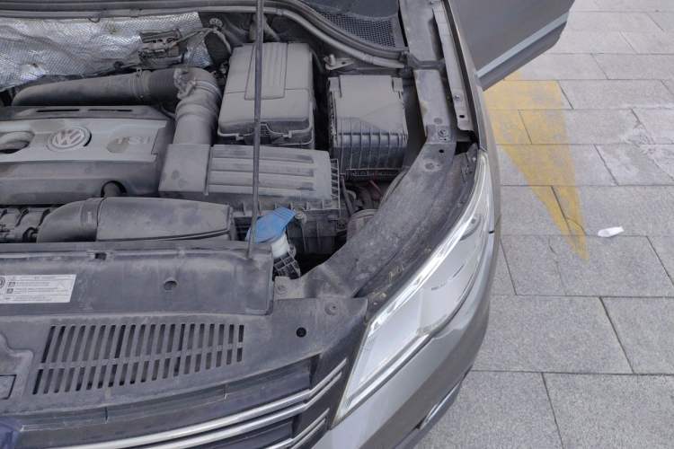 Used Volkswagen Tiguan 2010 2.0 TSI Automatic All-Wheel-Drive Elite Edition Engine Bay Left