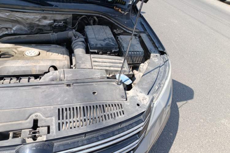 Used Volkswagen Tiguan 2010 2.0 TSI Automatic All-Wheel Drive Flagship Edition Engine Bay Left