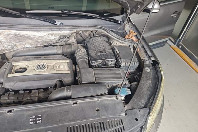 Used Volkswagen Tiguan 2010 1.8TSI Automatic All-Wheel-Drive Elite Edition Engine Bay Left