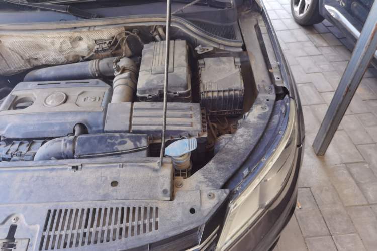 Used Volkswagen Tiguan 2010 1.8 TSI Automatic Two-Wheel Drive Trend Edition Engine Bay Left