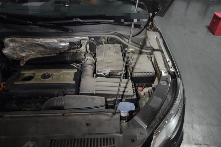 Used Volkswagen Tiguan 2010 1.8TSI Automatic All-Wheel-Drive Elite Edition Engine Bay Left