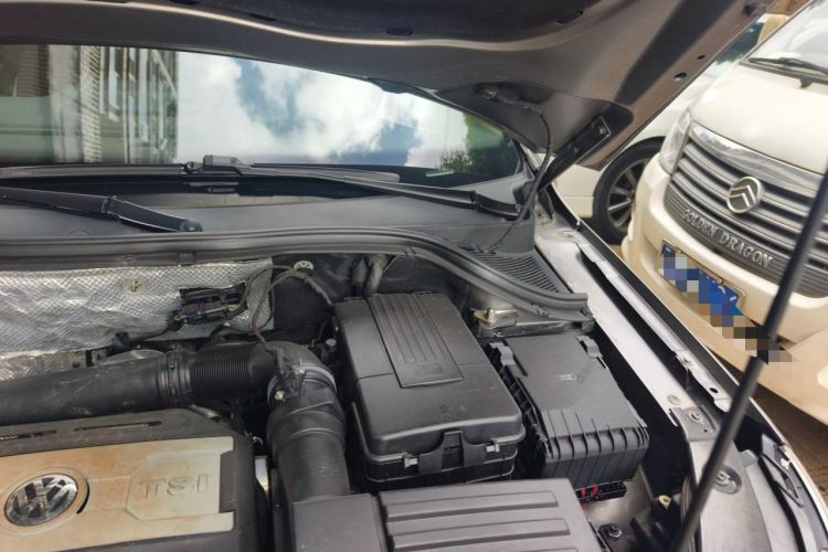 Used Volkswagen Tiguan 2010 2.0 TSI Automatic All-Wheel-Drive Elite Edition Engine Bay Left