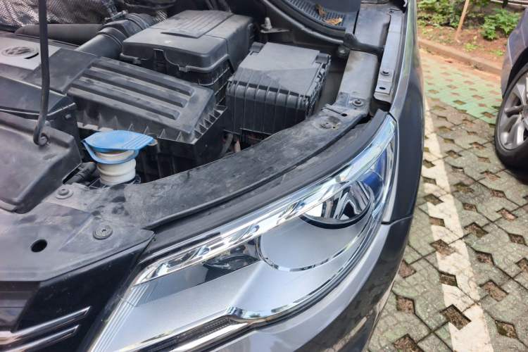Used Volkswagen Tiguan 2010 1.8TSI Automatic All-Wheel-Drive Elite Edition Engine Bay Left