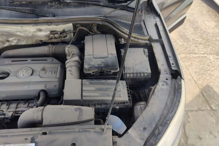 Used Volkswagen Tiguan 2010 2.0 TSI Automatic All-Wheel-Drive Elite Edition Engine Bay Left
