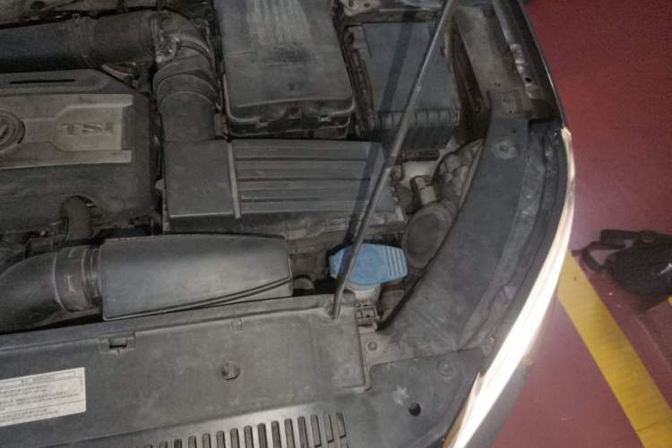 Used Volkswagen Tiguan 2010 2.0 TSI Automatic All-Wheel Drive Flagship Edition Engine Bay Left