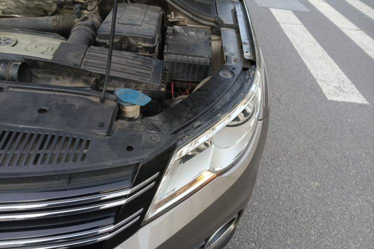 Used Volkswagen Tiguan 2010 2.0 TSI Automatic All-Wheel-Drive Elite Edition Engine Bay Left