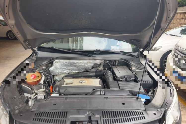 Used Volkswagen Tiguan 2010 2.0 TSI Automatic All-Wheel-Drive Elite Edition Engine Bay