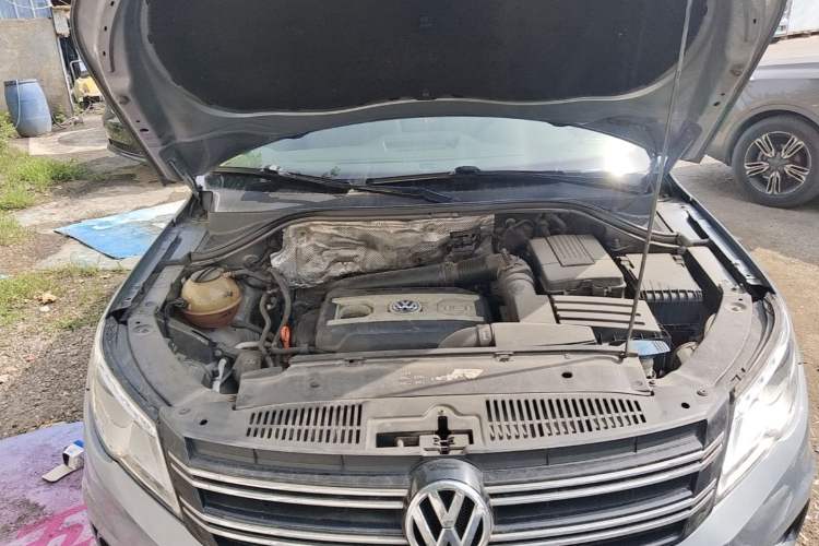 Used Volkswagen Tiguan 2010 1.8 TSI Automatic Two-Wheel Drive Urban Edition Engine Bay Right