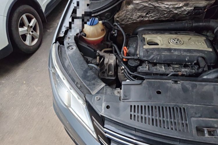 Used Volkswagen Tiguan 2010 2.0 TSI Automatic All-Wheel-Drive Elite Edition Engine Bay Right