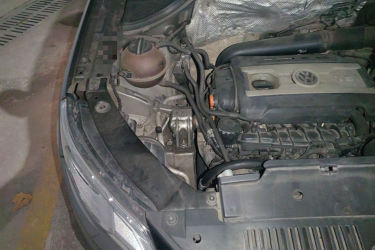 Used Volkswagen Tiguan 2010 2.0 TSI Automatic All-Wheel-Drive Elite Edition Engine Bay Right