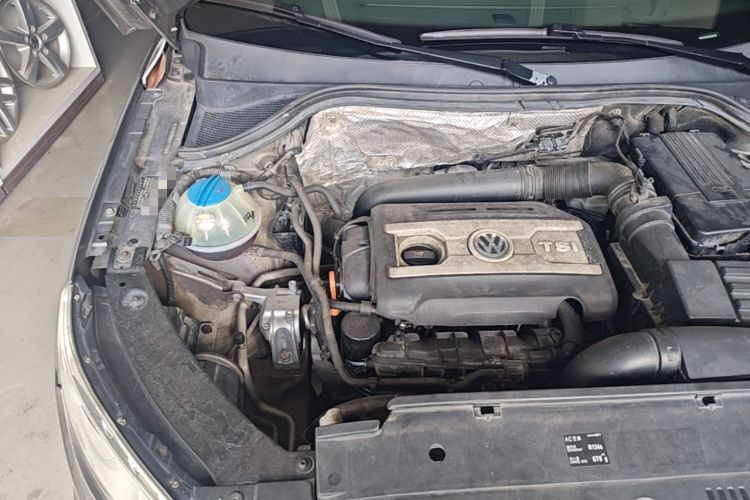 Used Volkswagen Tiguan 2010 1.8TSI Automatic All-Wheel-Drive Elite Edition Engine Bay Right