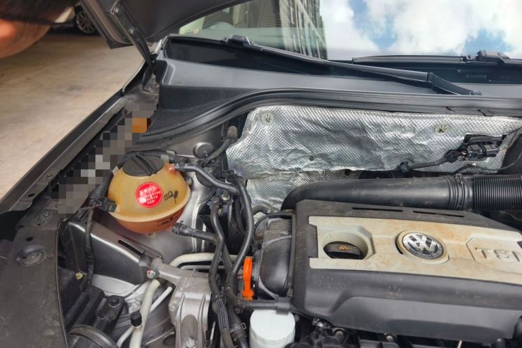 Used Volkswagen Tiguan 2010 2.0 TSI Automatic All-Wheel-Drive Elite Edition Engine Bay Right